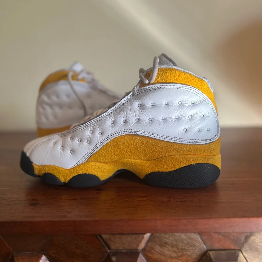 Kids Jordan Retro 13 White/Yellow Size 3.5Y - Picture 9 of 12